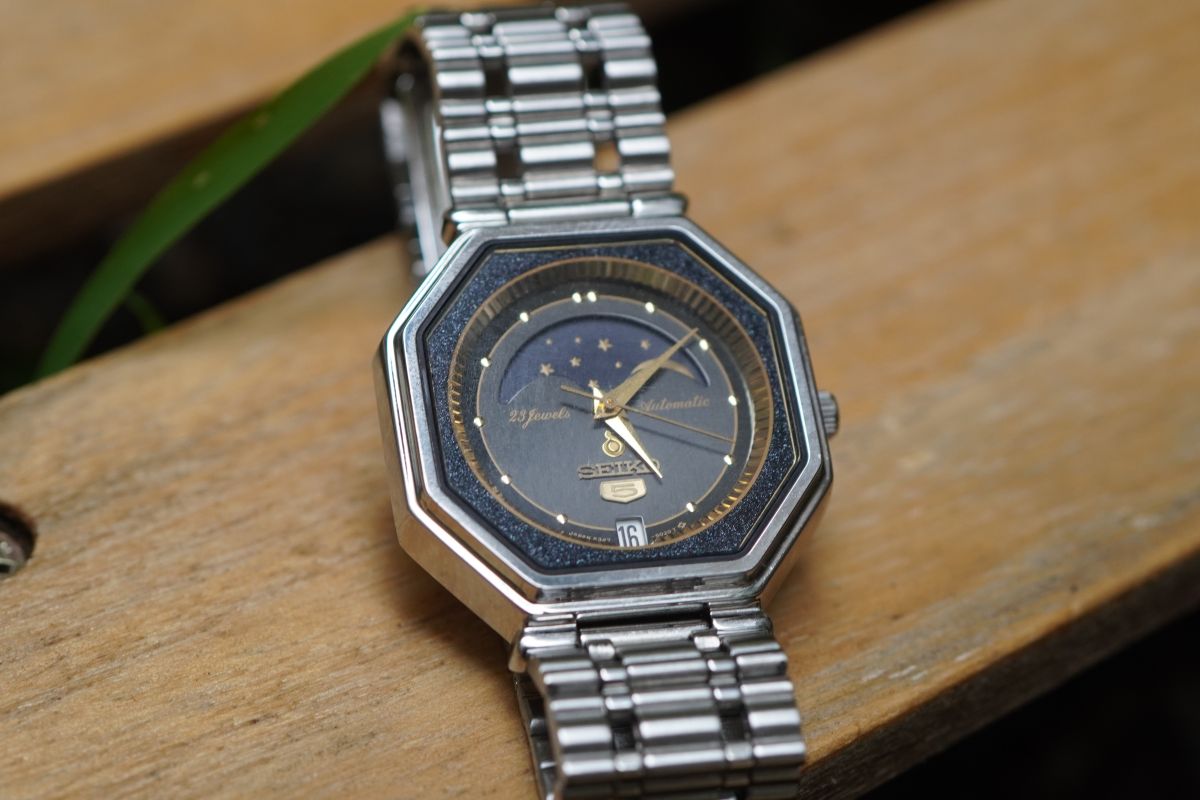 Vintage Seiko 5 Moon Phase 6347-5000 October 1986 Suwa Dial Automatic Men's Wristwatch - The Japanese Factory
