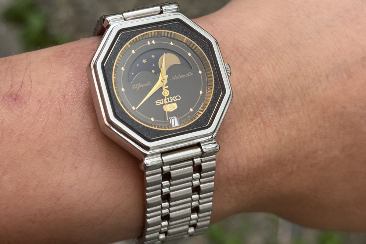Vintage Seiko 5 Moon Phase 6347-5000 October 1986 Suwa Dial Automatic Men's Wristwatch - The Japanese Factory