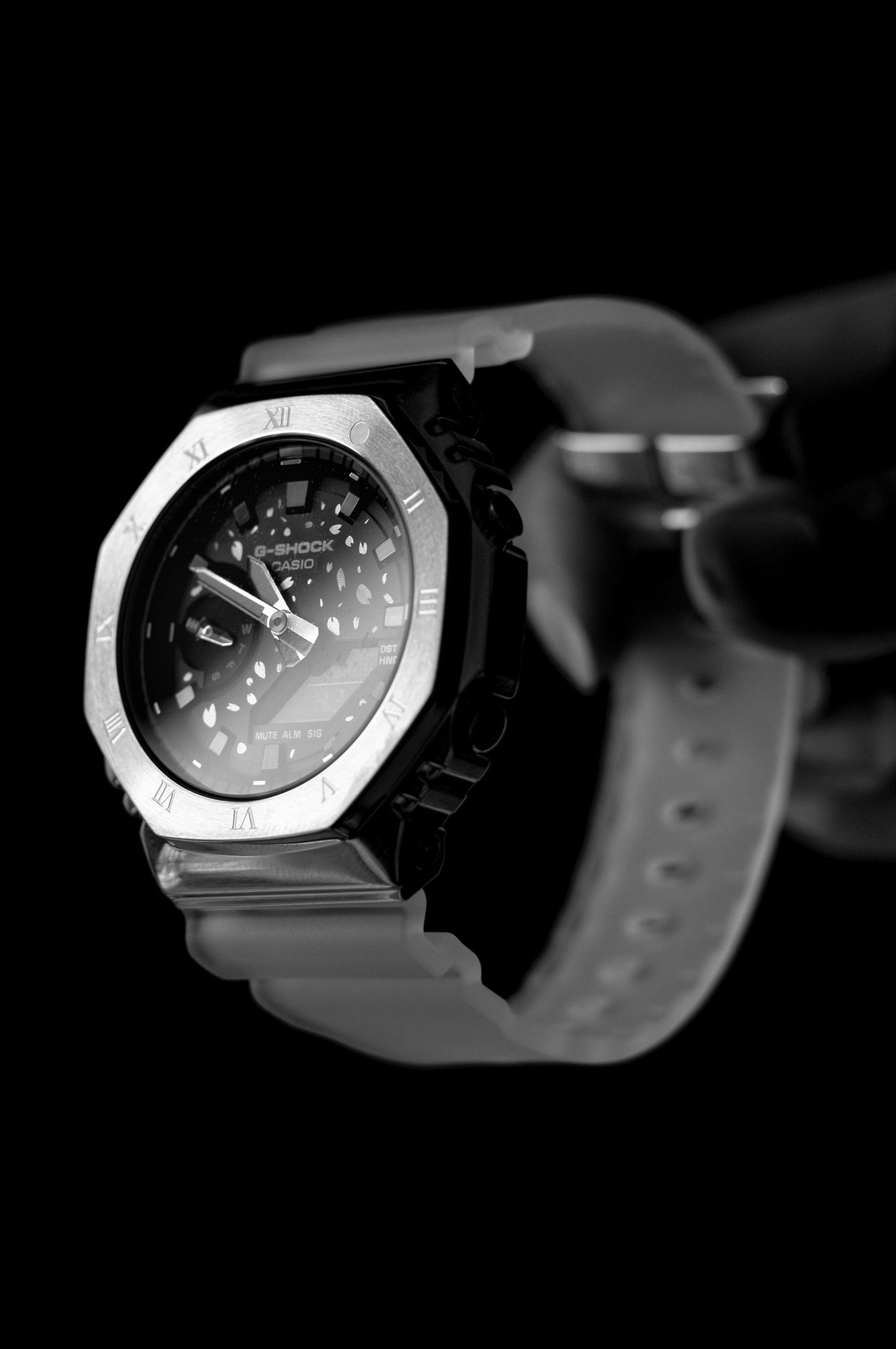 Casio_G-Shock_One_Ok_Rock_20th_Anniversary_Collaboration_GM-2100TTTR-8A_Limited_Edition_Watch_img_13