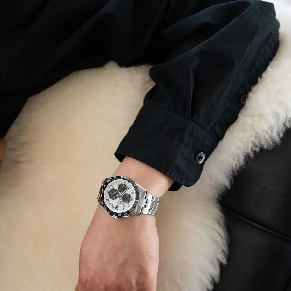 Casio OCEANUS Classic Line OCW-T2600J-7AJF Chronograph Solar Radio Wave Men's Wristwatch - The Japanese Factory