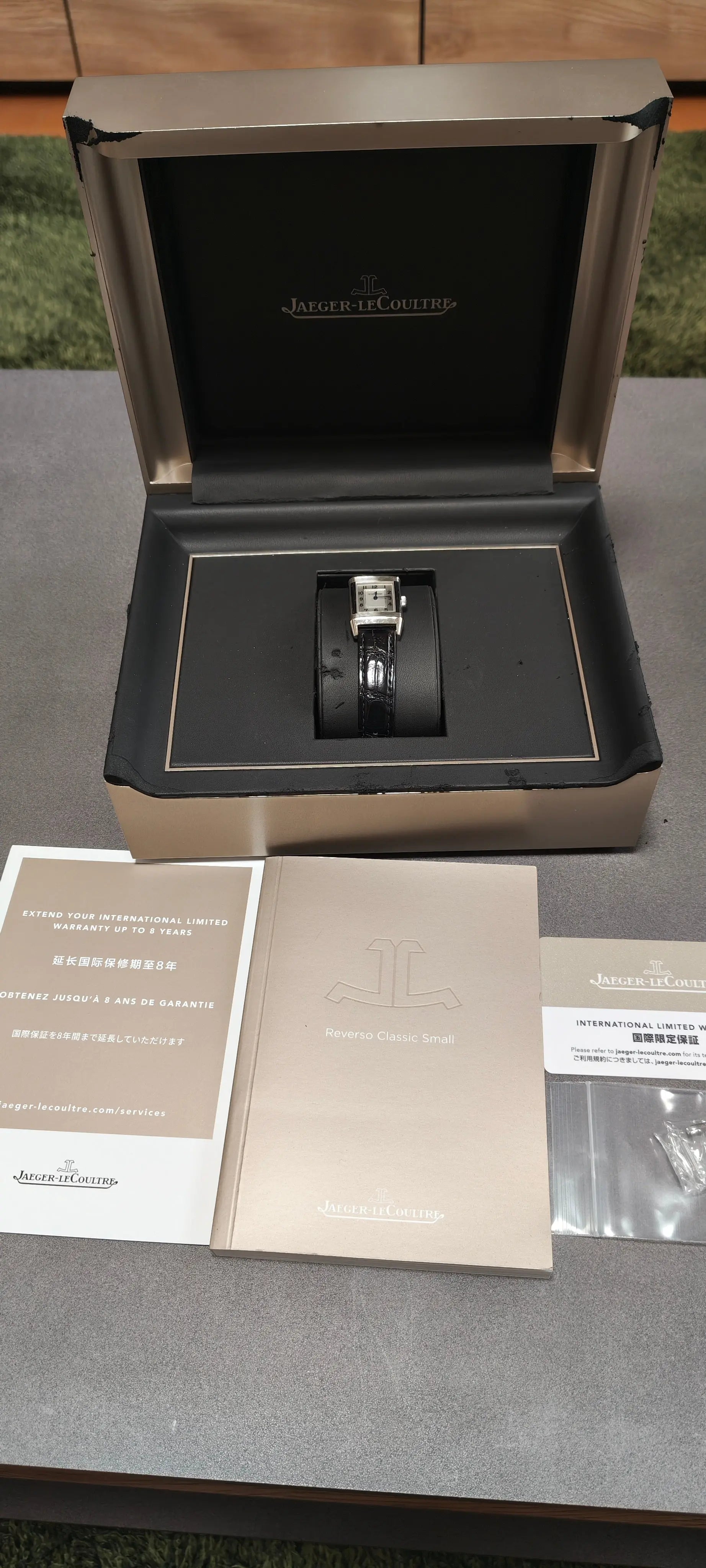 Jaeger-LeCoultre Reverso Classic Small Quartz 221.8.47 – Full Set (Box & Papers)