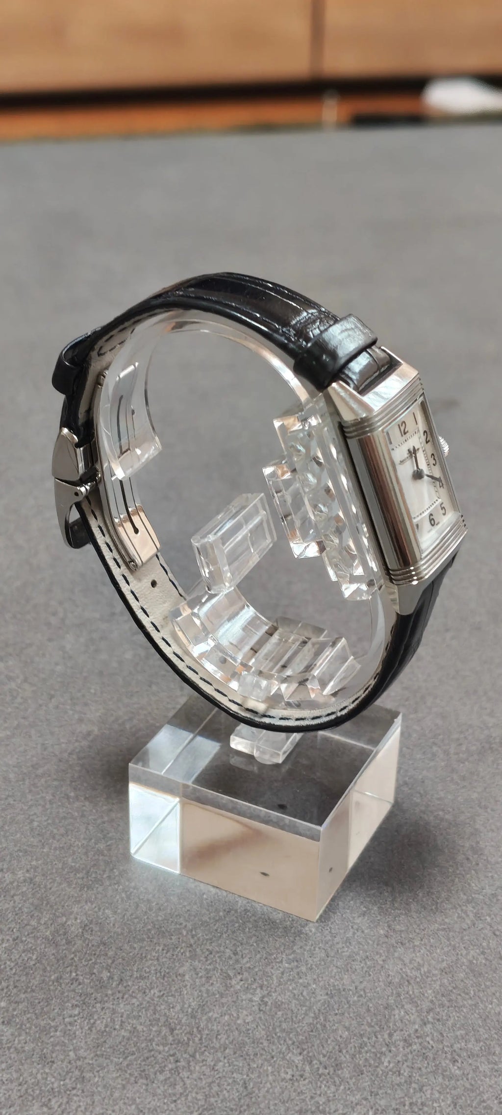 Jaeger-LeCoultre Reverso Classic Small Quartz 221.8.47 – Full Set (Box & Papers)