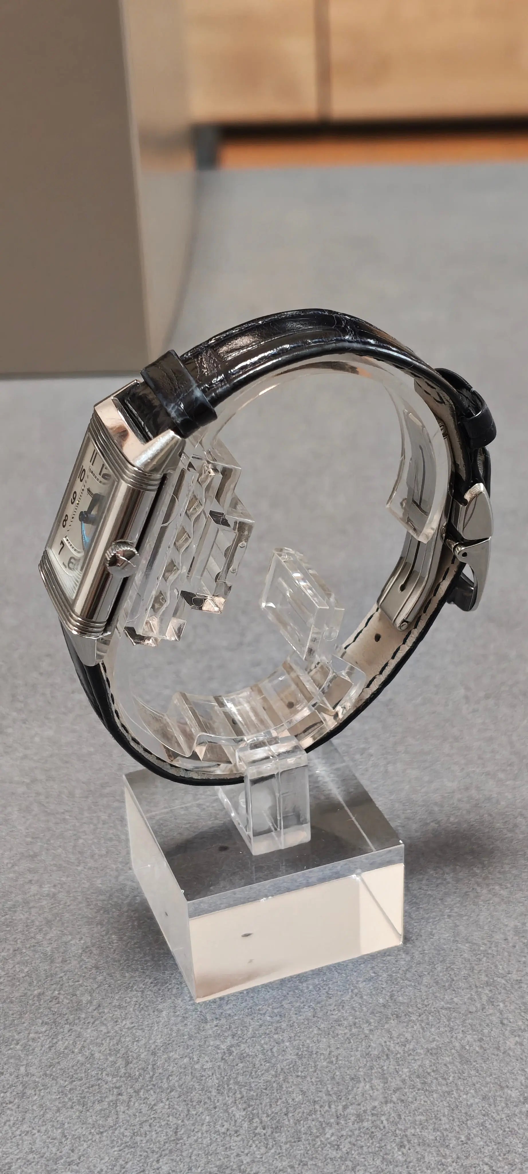 Jaeger-LeCoultre Reverso Classic Small Quartz 221.8.47 – Full Set (Box & Papers)