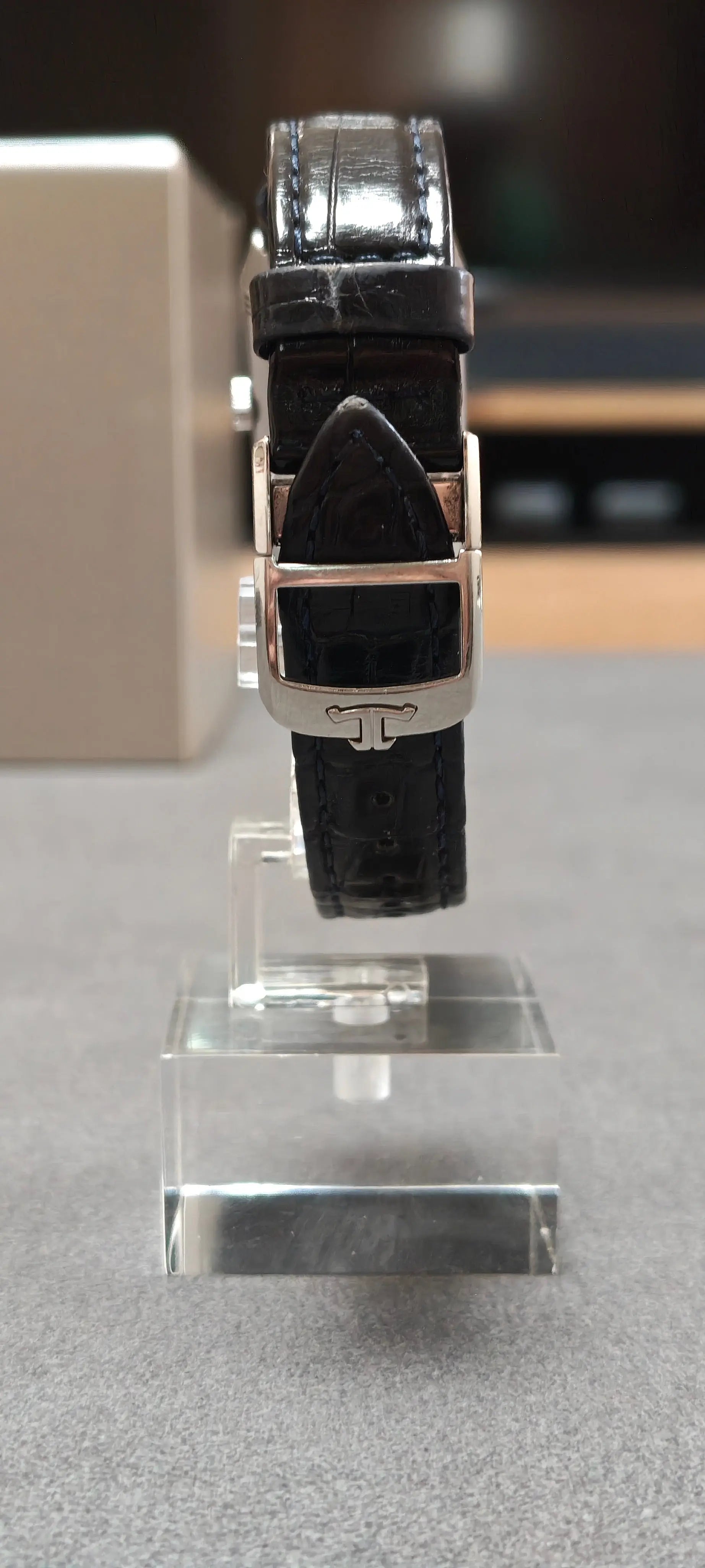 Jaeger-LeCoultre Reverso Classic Small Quartz 221.8.47 – Full Set (Box & Papers)