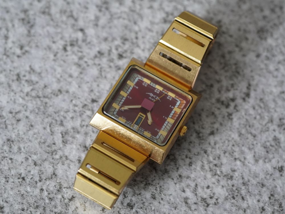 【動作品】SEIKO ALBA AKA V733-5A40 赤文字盤 超希少 SEIKO ALBA AKA V733-5A40 セイコー アルバ 腕時計 | しばさんの
